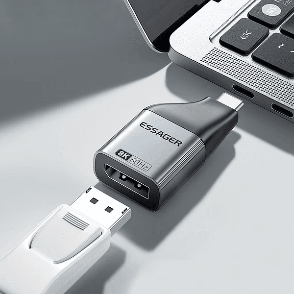 Adaptador Essager USB-C a DisplayPort 8K 60Hz de aluminio gris.